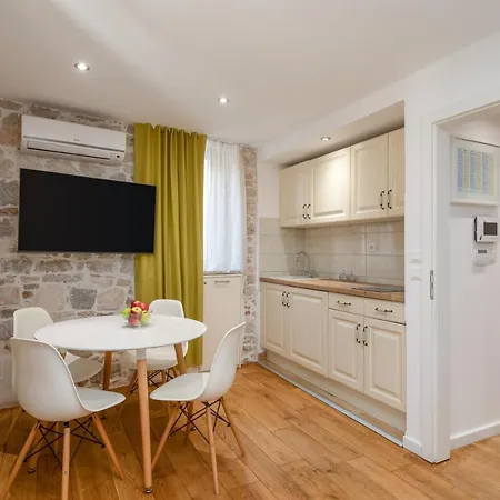 Awesome Stone House 4* Σπλιτ