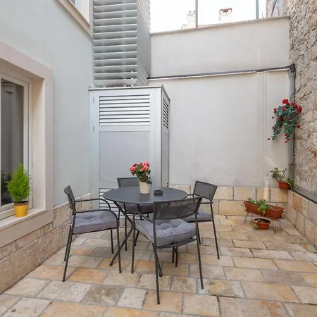 Awesome Stone House 4* ספליט