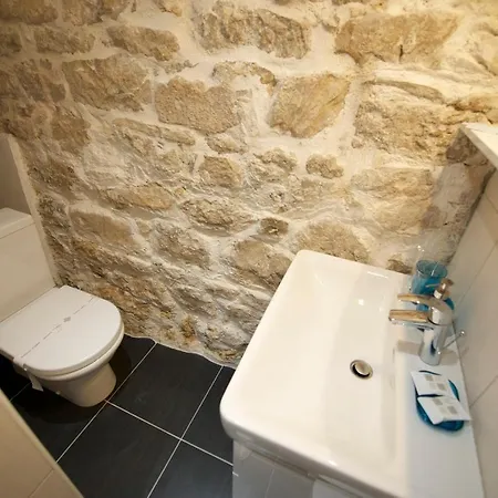 Awesome Stone House Πανσιόν