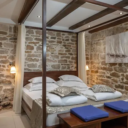 בית הארחה Awesome Stone House 4*