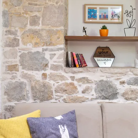 בית הארחה Awesome Stone House 4*