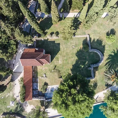 בית הארחה Awesome Stone House 4*