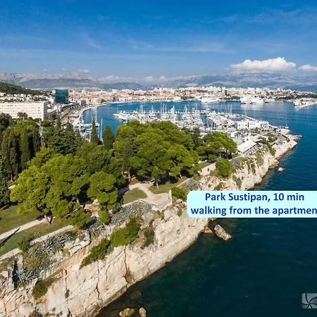 Gasthuis Awesome Stone House Split