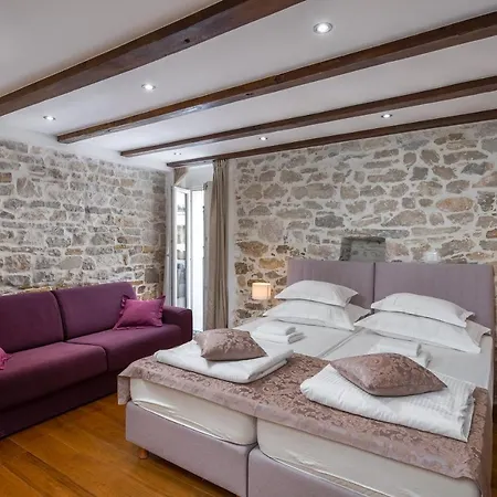 Awesome Stone House Gasthof