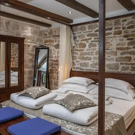Awesome Stone House Gasthof