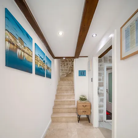 Awesome Stone House Konukevi