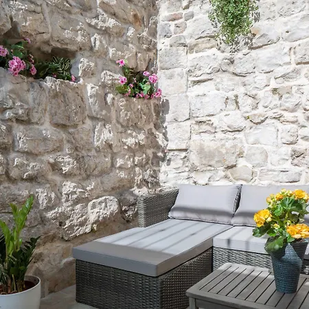 בית הארחה Awesome Stone House 4*