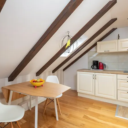 Awesome Stone House ספליט