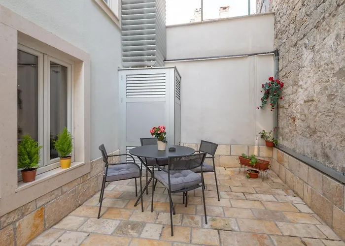 Awesome Stone House 4* Split