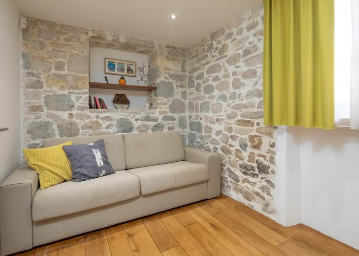 Awesome Stone House 4*