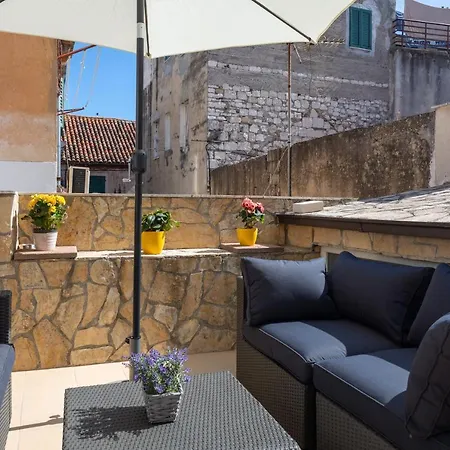 Penzion Awesome Stone House 4*